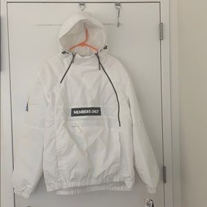 Member only white pull over spring jacket